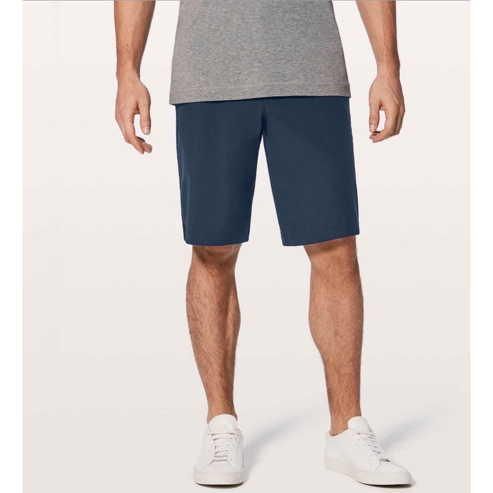 Lululemon Men's Navy Blue Shorts Size 32 Athletic Casual Performance Golf